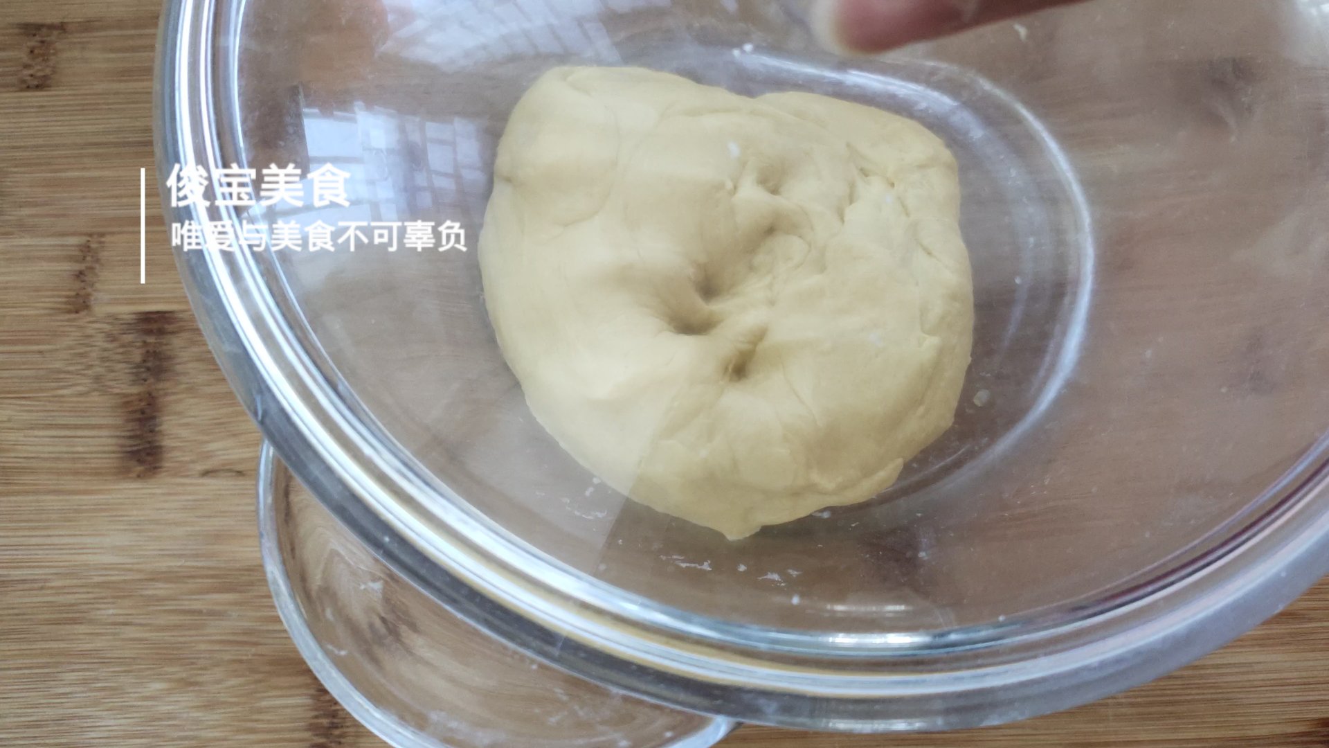 手揉面包烘焙教程,不用高筋面粉揉出膜的面包做法