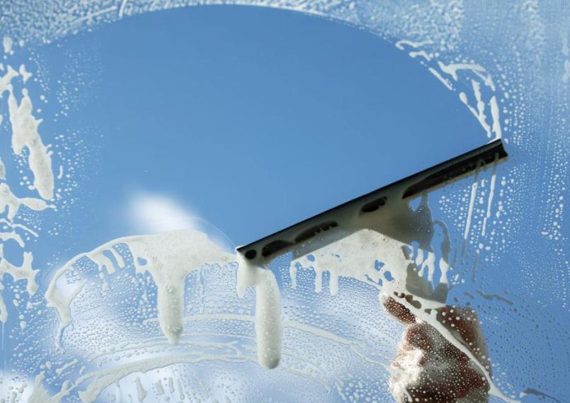 窗户清洁神器脏了怎么清洗,如何清洗窗户上的顽固污渍