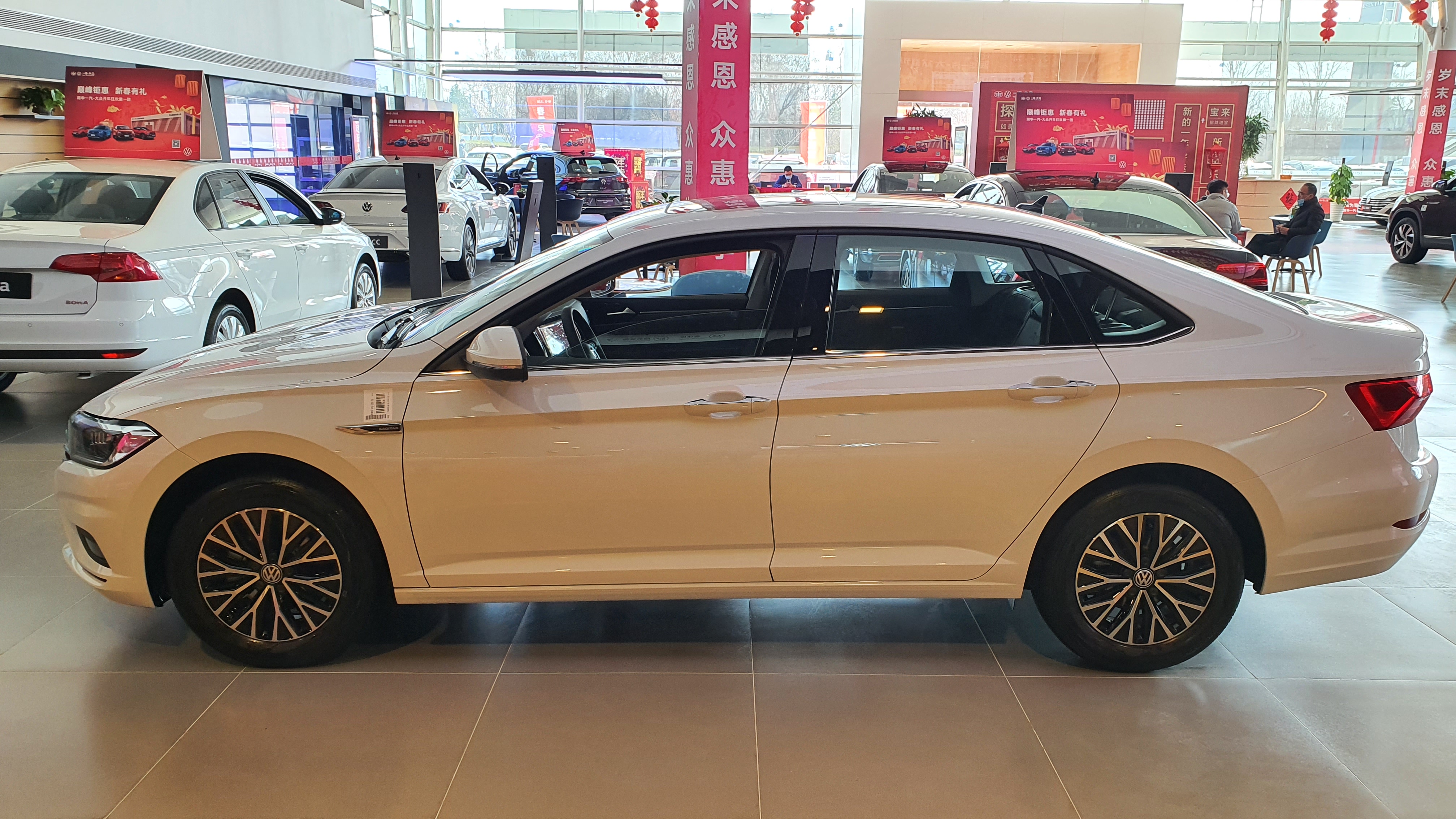 新款大众速腾1.5t最低配测评,2013款速腾自动1.6自吸的油耗多少