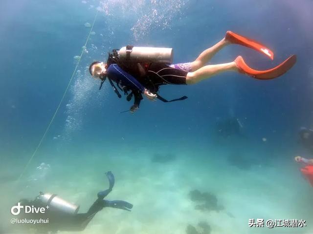 潜水会浮起来怎么办,如何潜水在水底不浮起来