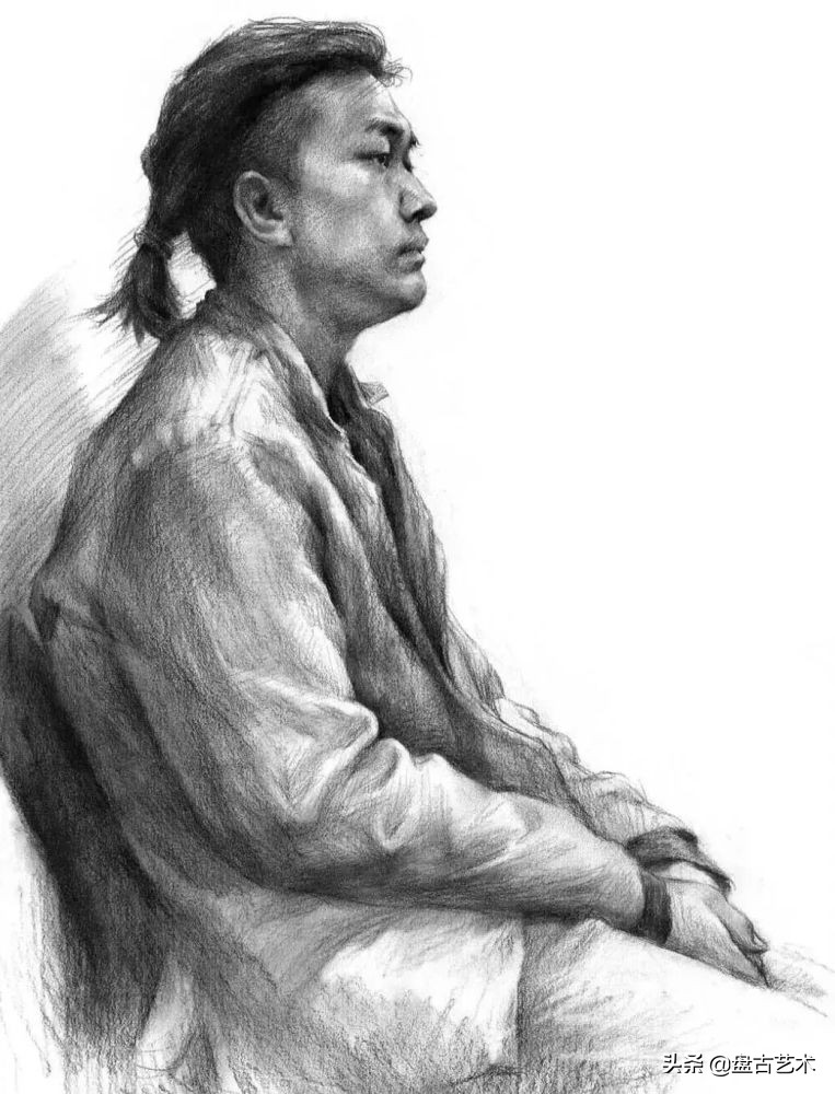 怎样画素描带手半身像才有美感——盘古文化艺术