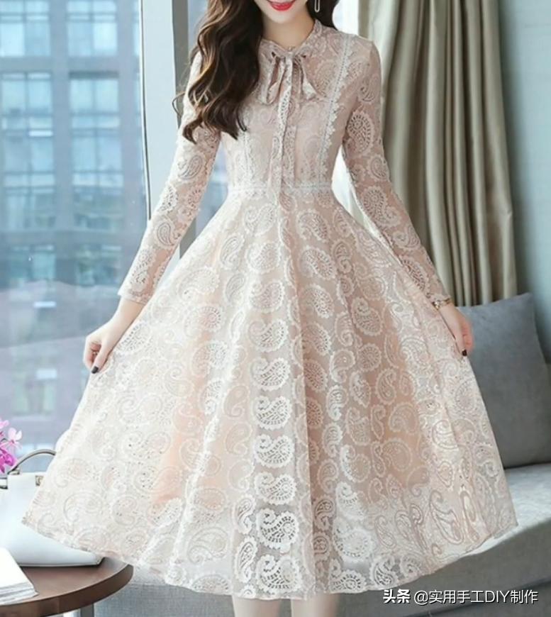 蕾丝绣花连衣裙精致美丽又优雅,设计小众蕾丝连衣裙
