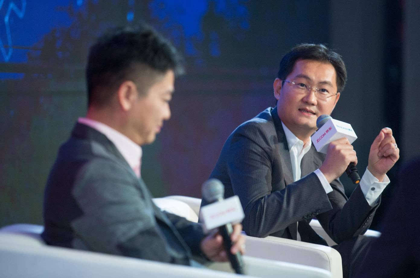 他是刘强东、王兴背后的老板，与马云齐名，身价接近4000亿