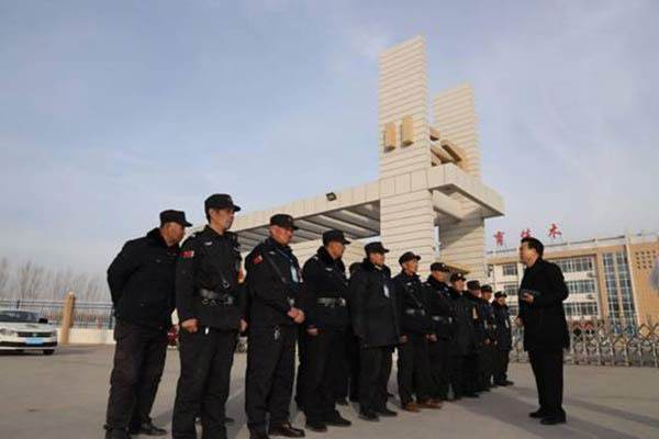 把合同工变成外包工违法吗,正式工转为外包工有赔偿吗