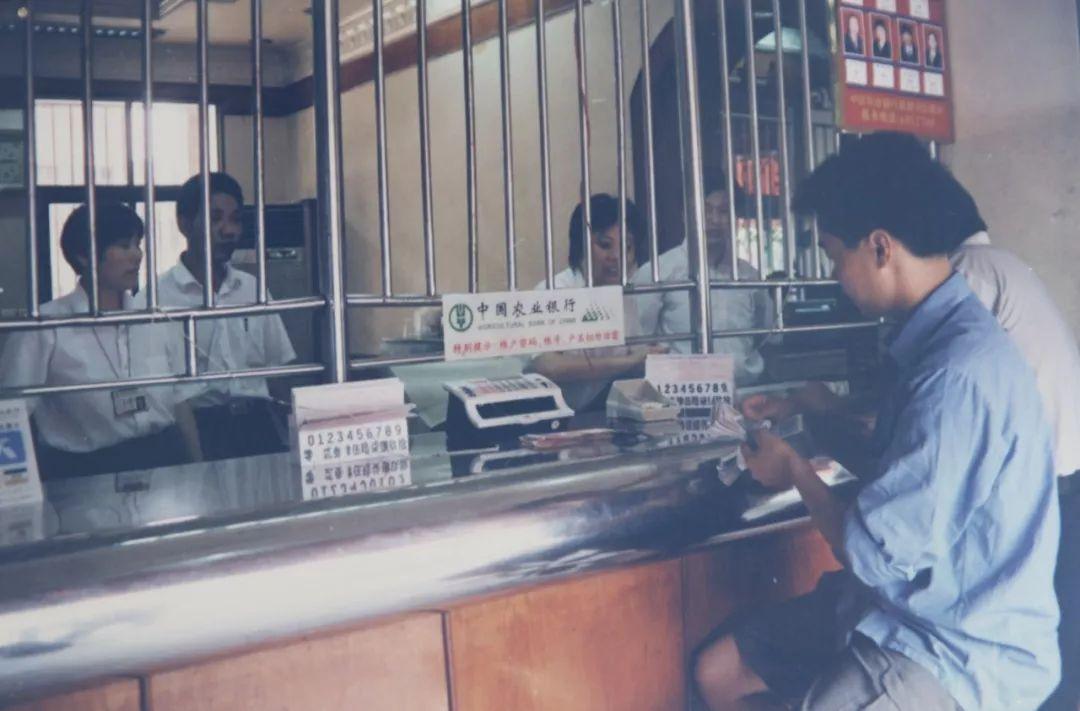 银行弄存折取钱不方便,没在银行存钱可以办存折吗