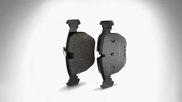 为什么宝马摩托车刹车好用,为啥宝马刹车那么硬