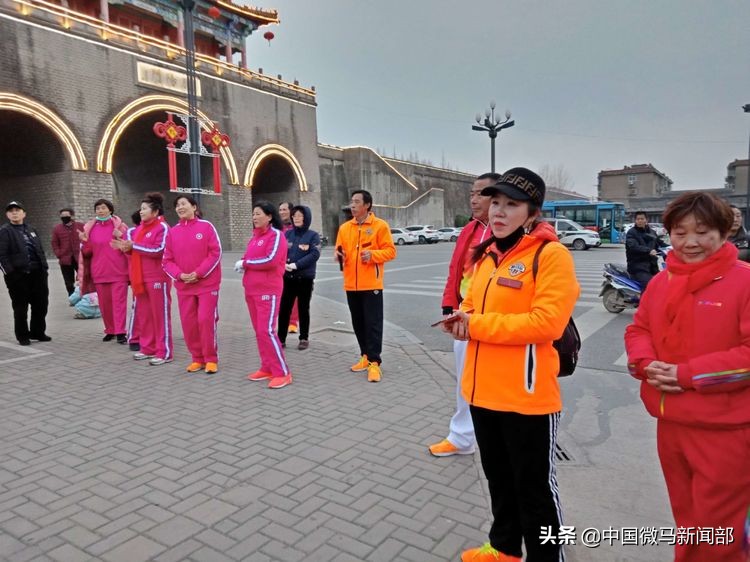海州体育馆一路同行健步队,连云港微马海州健步队