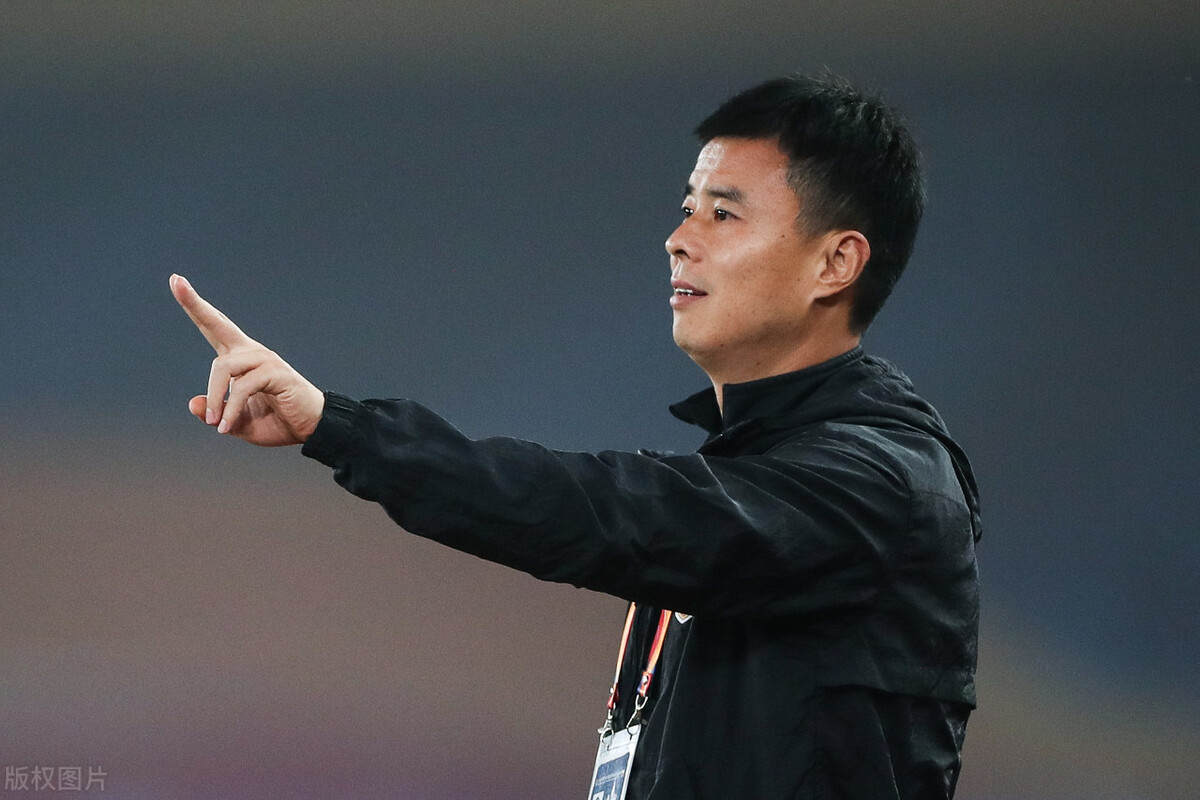 拿着球员工资干副总的活！前国脚被善待中超这家俱乐部有人情味