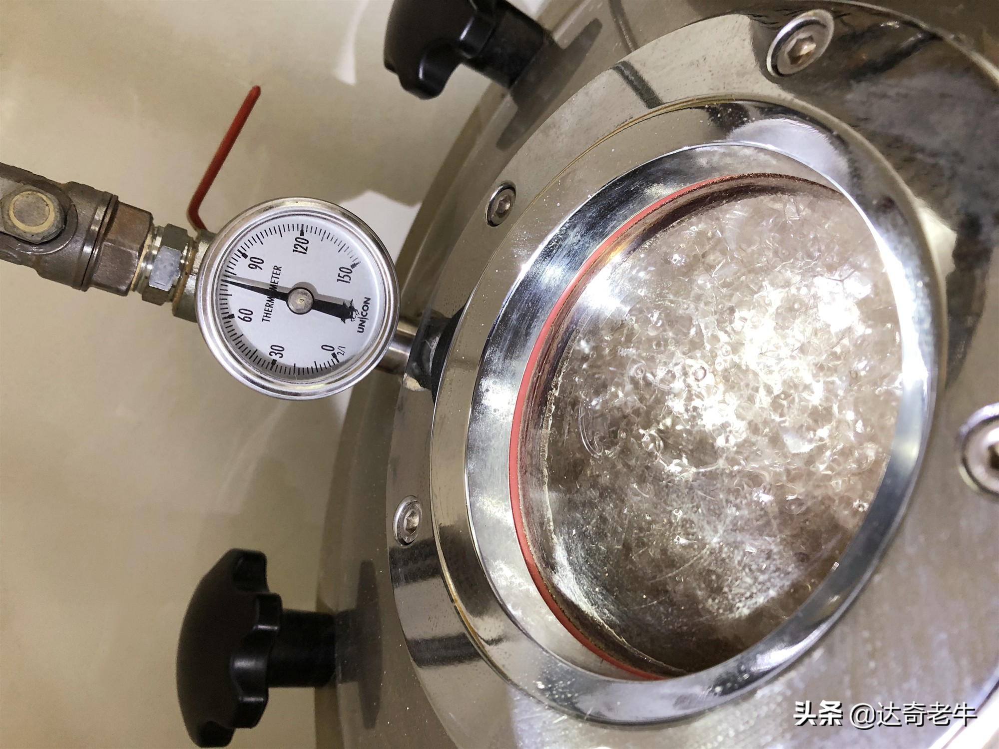 味型一样的钓鱼小药，为何价格相差10倍？业内的秘密你不知道