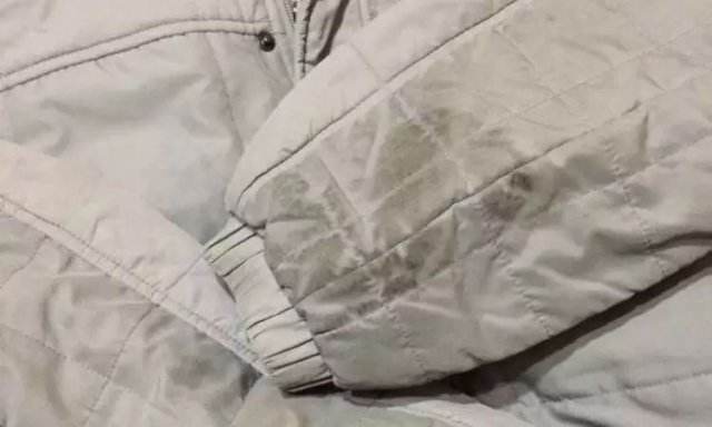 妙招羽绒服脏了有黄渍,冬天羽绒服脏了用这个擦一擦