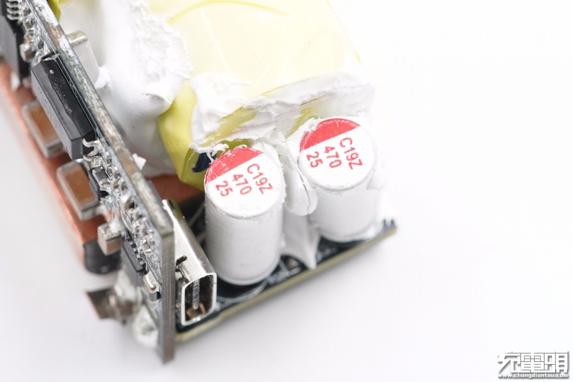 联想口红氮化镓充电器,联想氮化镓充电器对比测评