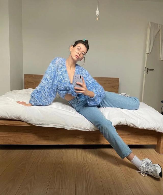 不知怎么搭配衣服?GO,跟着各国时尚博主们学穿搭!