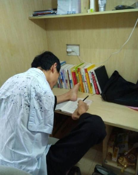 无臂少年彭超个人资料,无臂男孩彭超现状