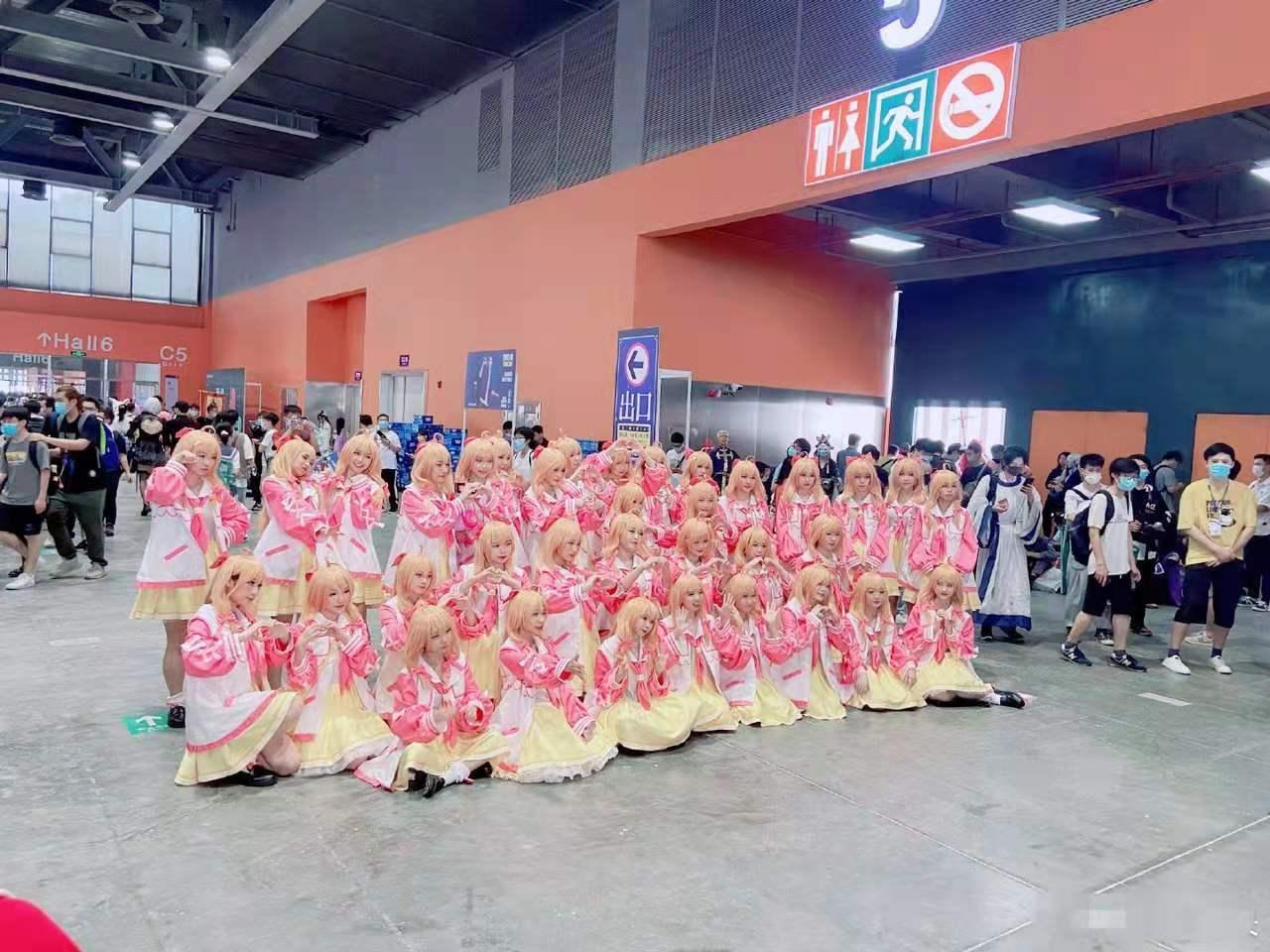 萤火虫漫展空降37只圣嘉然吃空一切A-SOUL少女出动