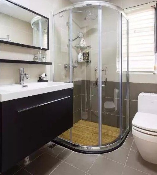 卫生间浴帘好用吗,磁性浴帘与玻璃浴房哪个好