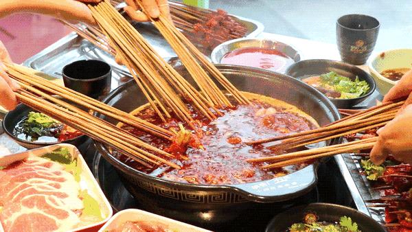 天气越来越冷唯独一碗热腾腾的饭,天气渐冷火锅