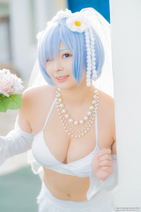 上围塞满整个衣服肉感十足的日本萌系小姐姐