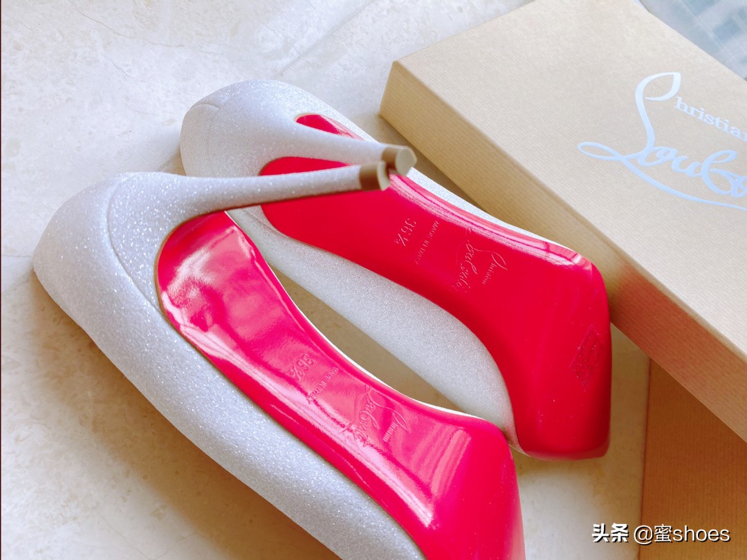 christianlouboutin的红底鞋,christianlouboutin钻石红底鞋