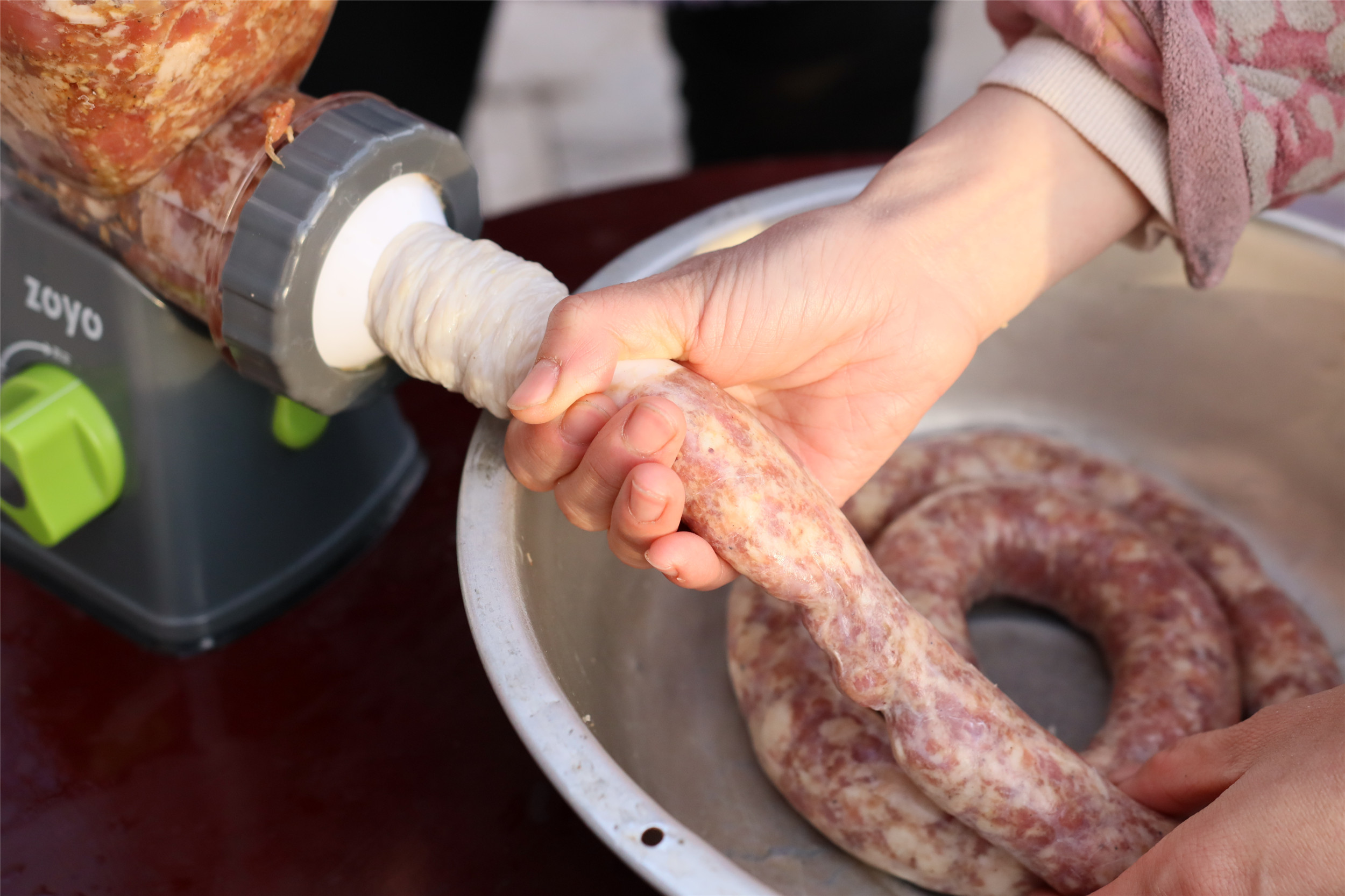 自己在家灌香肠10斤肉怎么配料,安徽六安苏家埠咸味香肠配方
