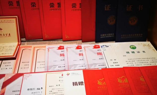 中国粉丝为韩女星送礼惹争议,光名牌包就值一套房,宠物都有礼物