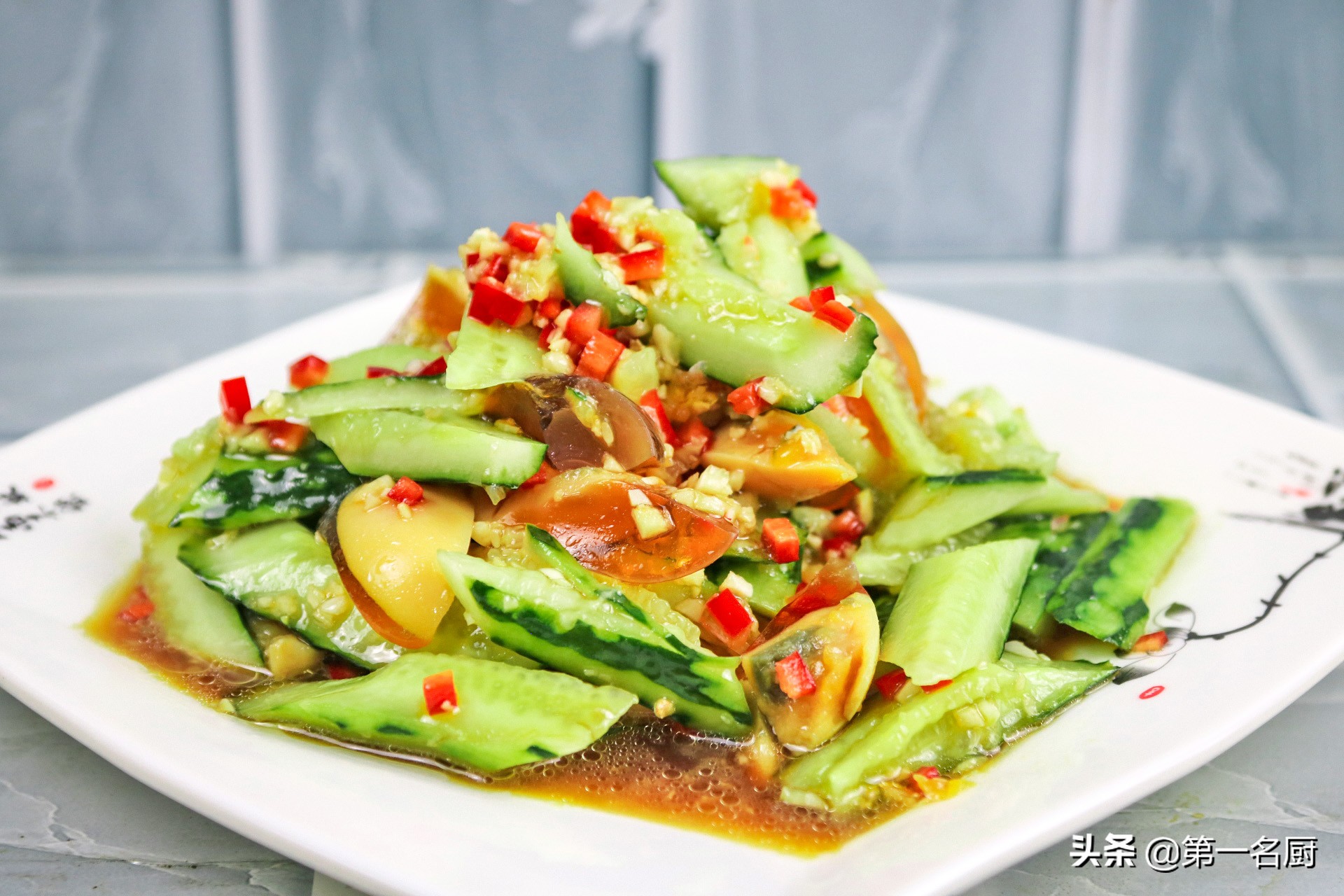 凉拌菜好吃有技巧，掌握调料的比例和方法，在家就能做出饭店味道