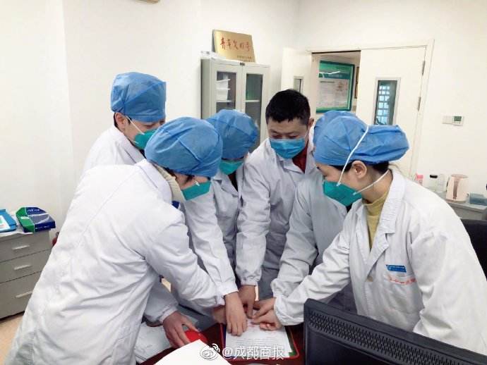 面对疫情，也会自私，哪有什么天使，不过是孩子们换了件衣服而已