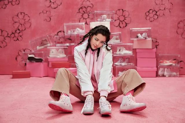 欧阳娜娜的鞋子竟然有这么多匡威,匡威欧阳娜娜同款鞋子乘风破浪