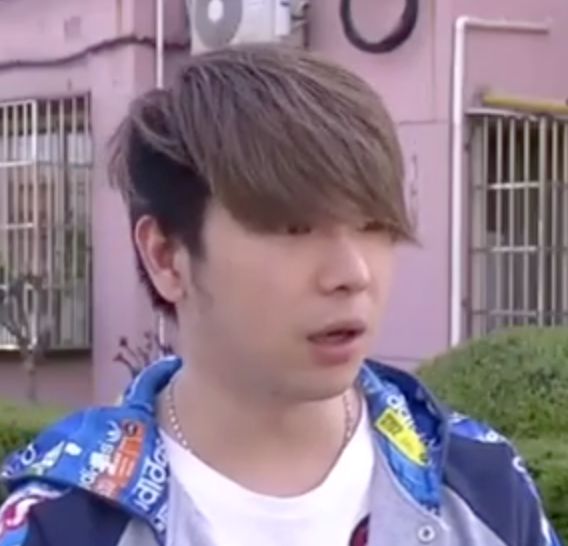 男子深夜停车被醉酒男子纠缠，把他拖到路中央致其被碾压身亡！这案子该咋断？