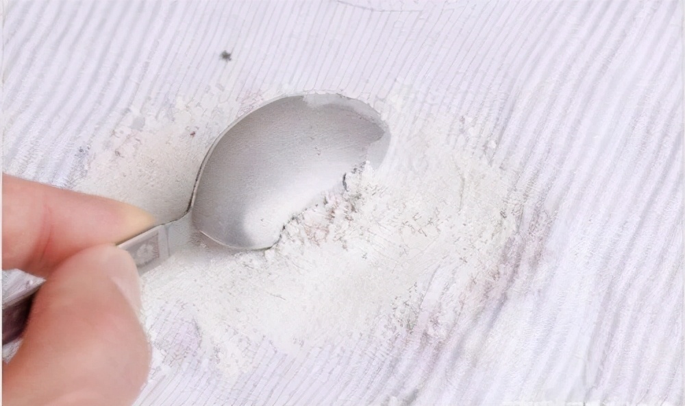 衣服上的油渍不用洗就可以弄干净,衣服上的油渍洗衣液能洗掉吗