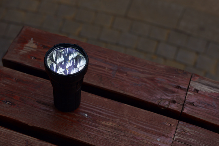 自从拍完这个手电之后，公园里人少了好多