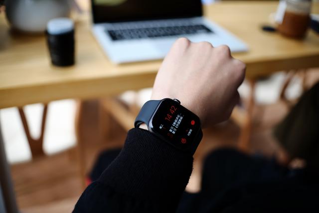 你想玩一辈子iPhone，还是改变自己？AppleWatchSeries4测评