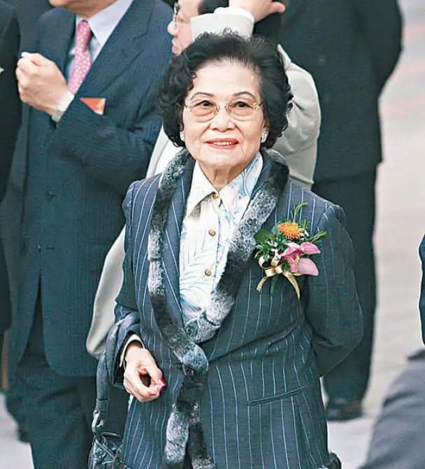 香港“四大家族”：“废太子”的连环闹剧