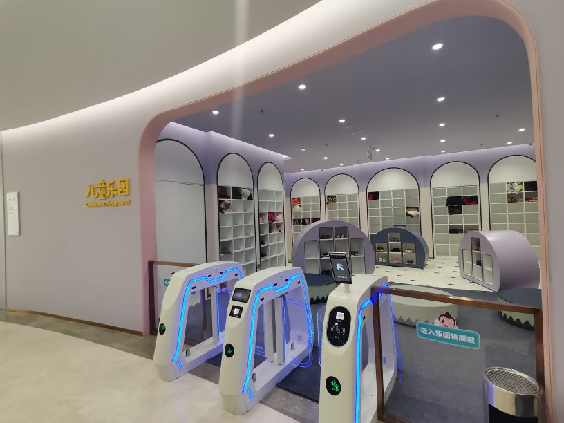 九力国际教育综合体夜景,九力国际教育综合体广告