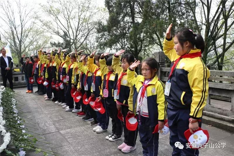 雨花台烈士陵园扫墓活动,祭扫烈士纪念碑团日活动