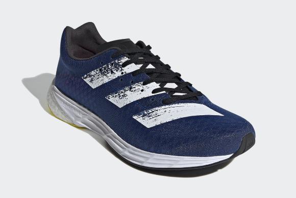 被禁止穿的阿迪跑鞋,阿迪遭抵制以前的衣服还能穿吗