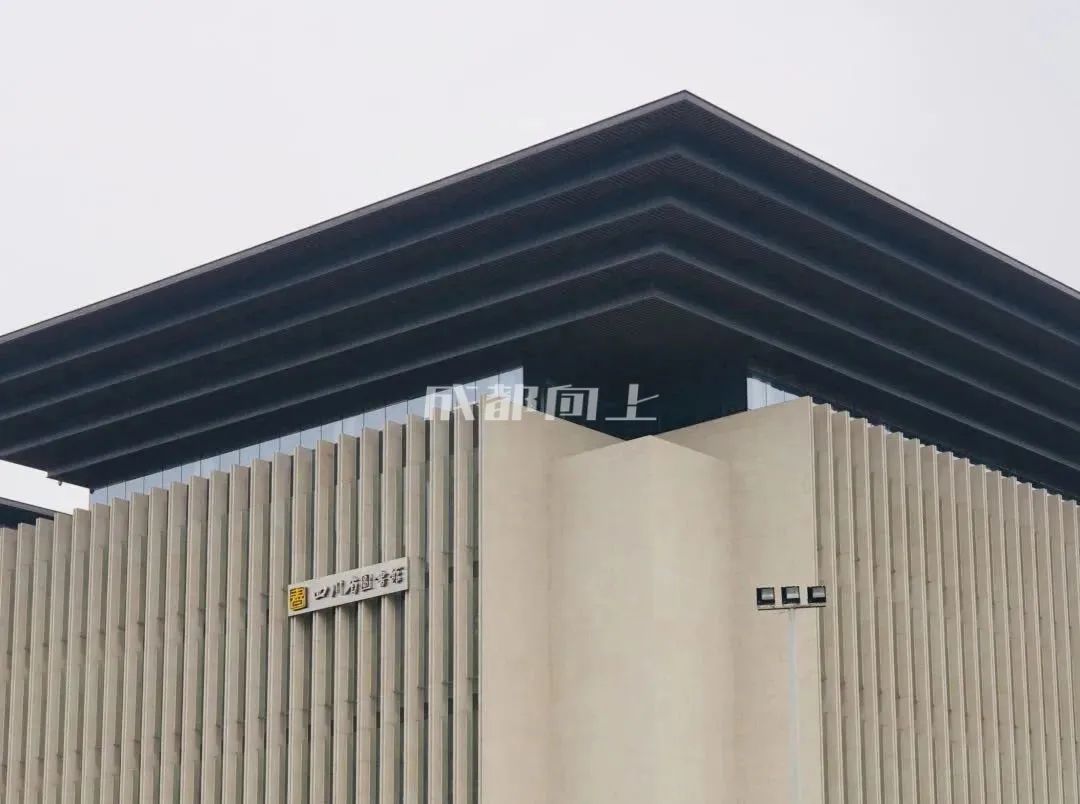 如何让成都变东京？网友：大LOGO收敛点