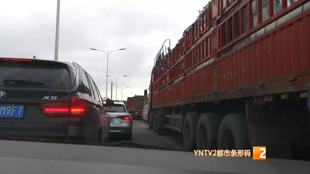 堵车堵在昆明北京路上视频,堵高速堵了一晚上