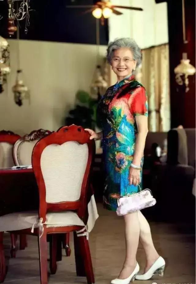 80岁的时尚潮流老奶奶 (88岁时尚老奶奶)