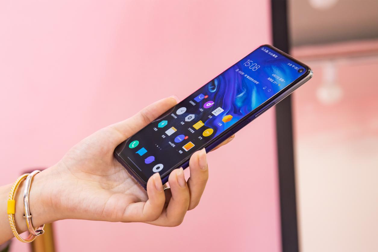 骁龙865+144Hz+UFS3.1三大硬核配置,iQOONeo3降维打击靠谱吗?