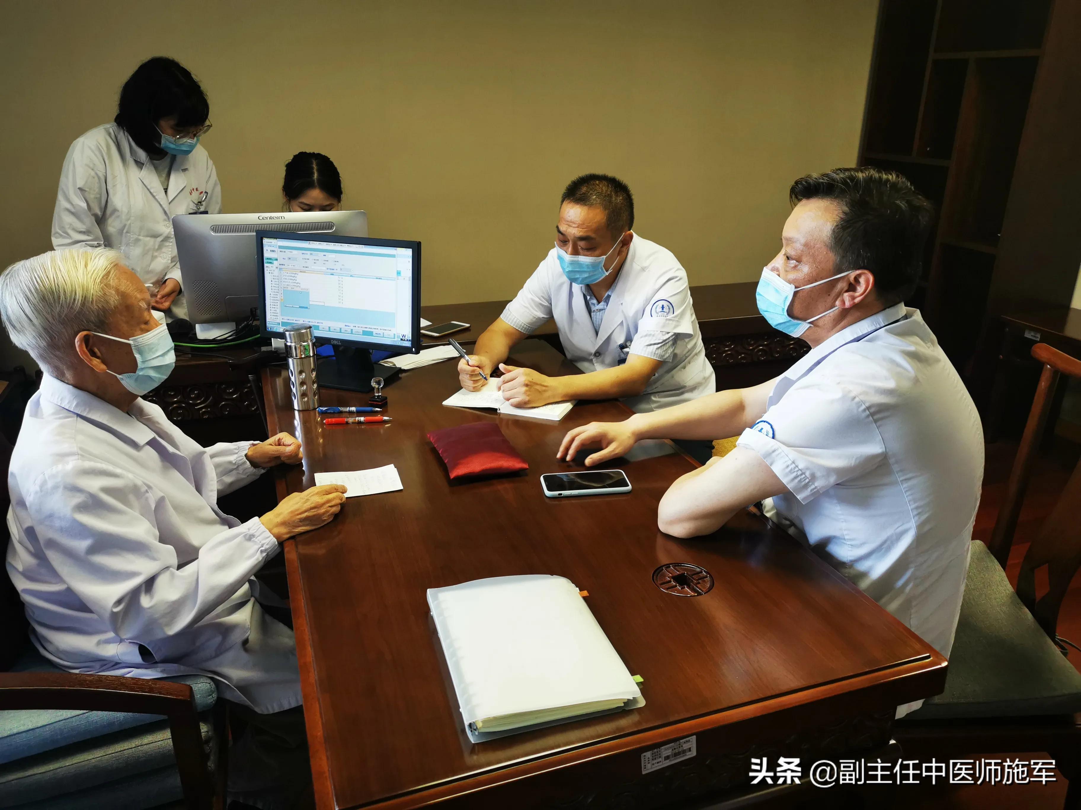 34岁月经量越来越少是什么原因,月经量少有褐色分泌物是什么原因