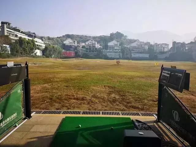 让小球缓慢下降,让小球顺利滚下来