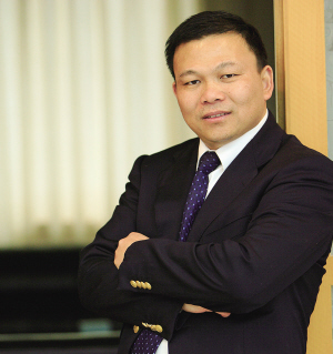 破产逆袭到年营收80亿,奥克斯做了几款手机