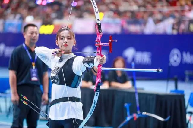 武汉市这些射箭馆里，既有温柔的姑娘，也有热血的沙场