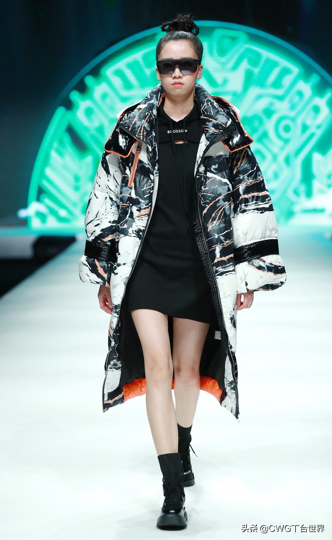 亦帛时尚羽绒服是品牌吗,亦帛时尚2021冬羽绒服发布会