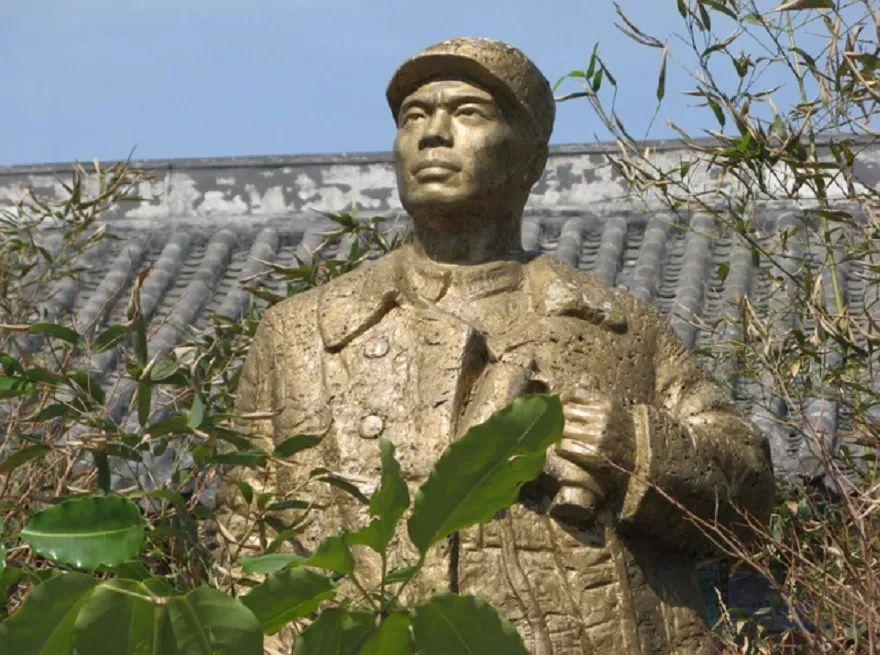 黄骅:32岁被同僚所害,其名命名为一座城,作家为他寻根23年