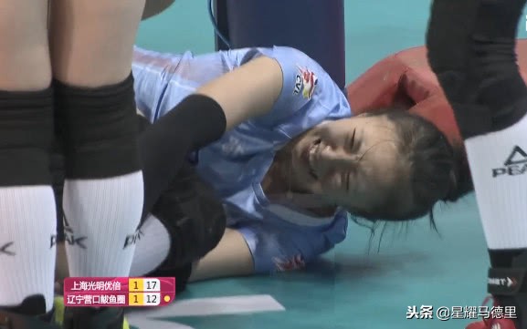 丁霞崴脚了仍然传球,女排丁霞哭泣视频