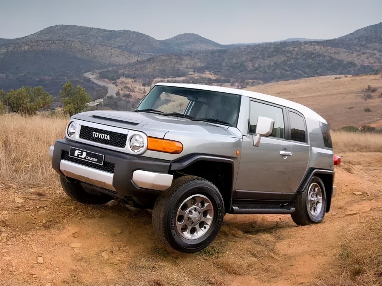 为什么suv同系列要贵不少,suv和越野车究竟有什么区别