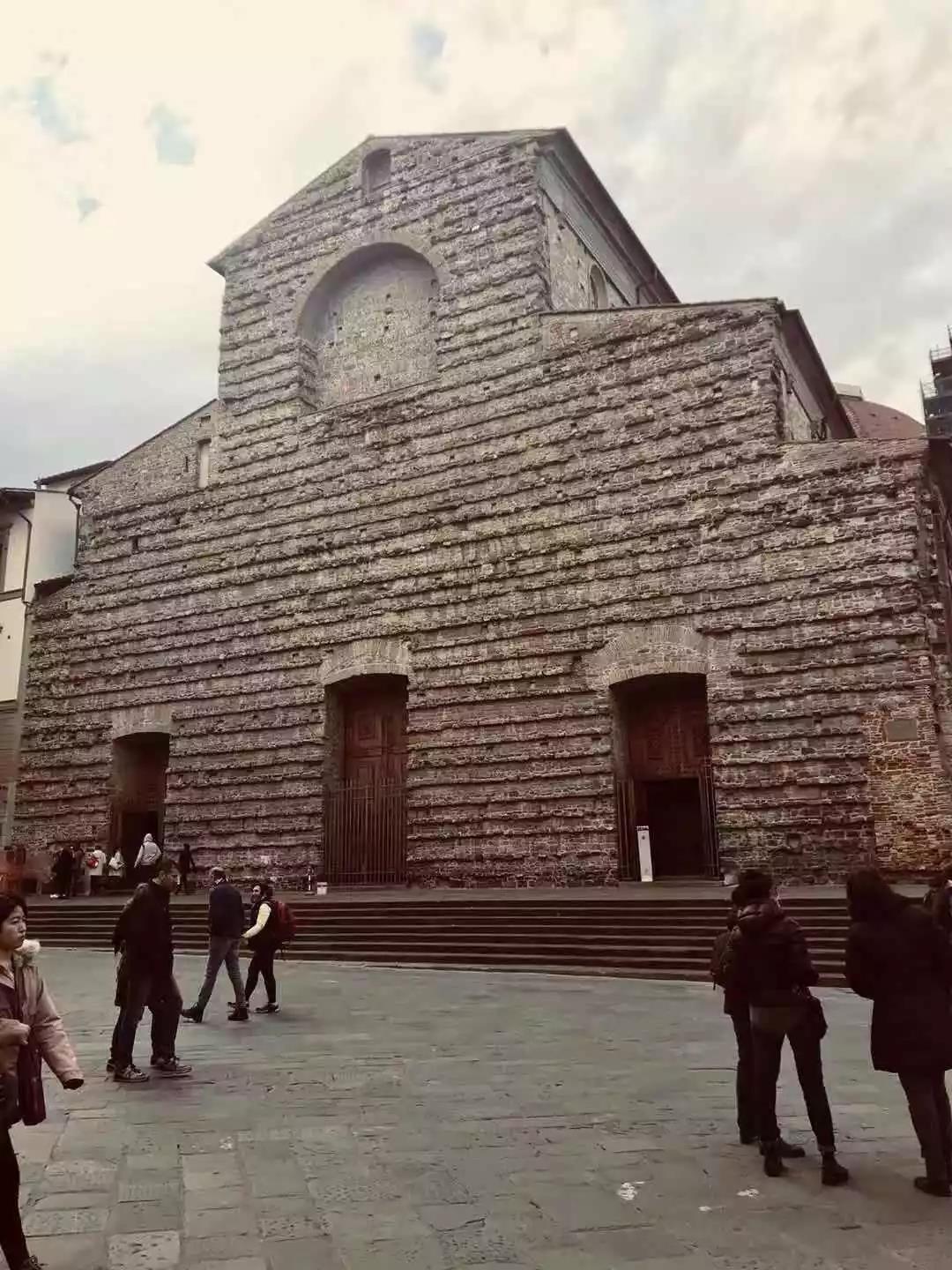 意大利美术留学费用高吗,意大利美术学院和综合大学哪个好