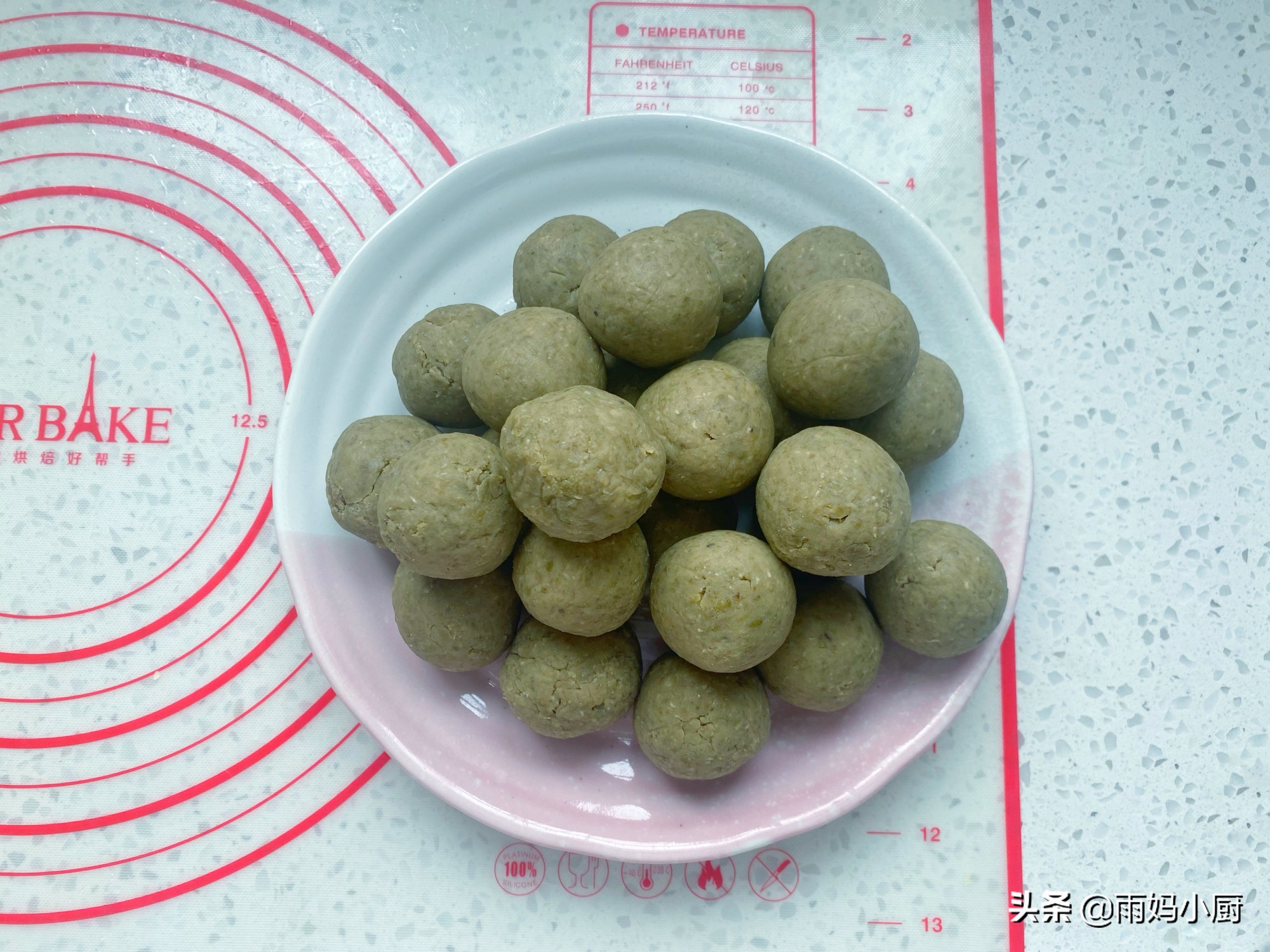 炎炎夏日做个清凉解暑的绿豆饼,夏天必备解暑绿豆饼