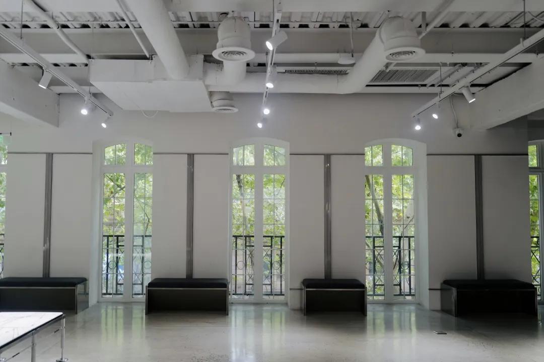 别争了,这条马路才是魔都内卷之王